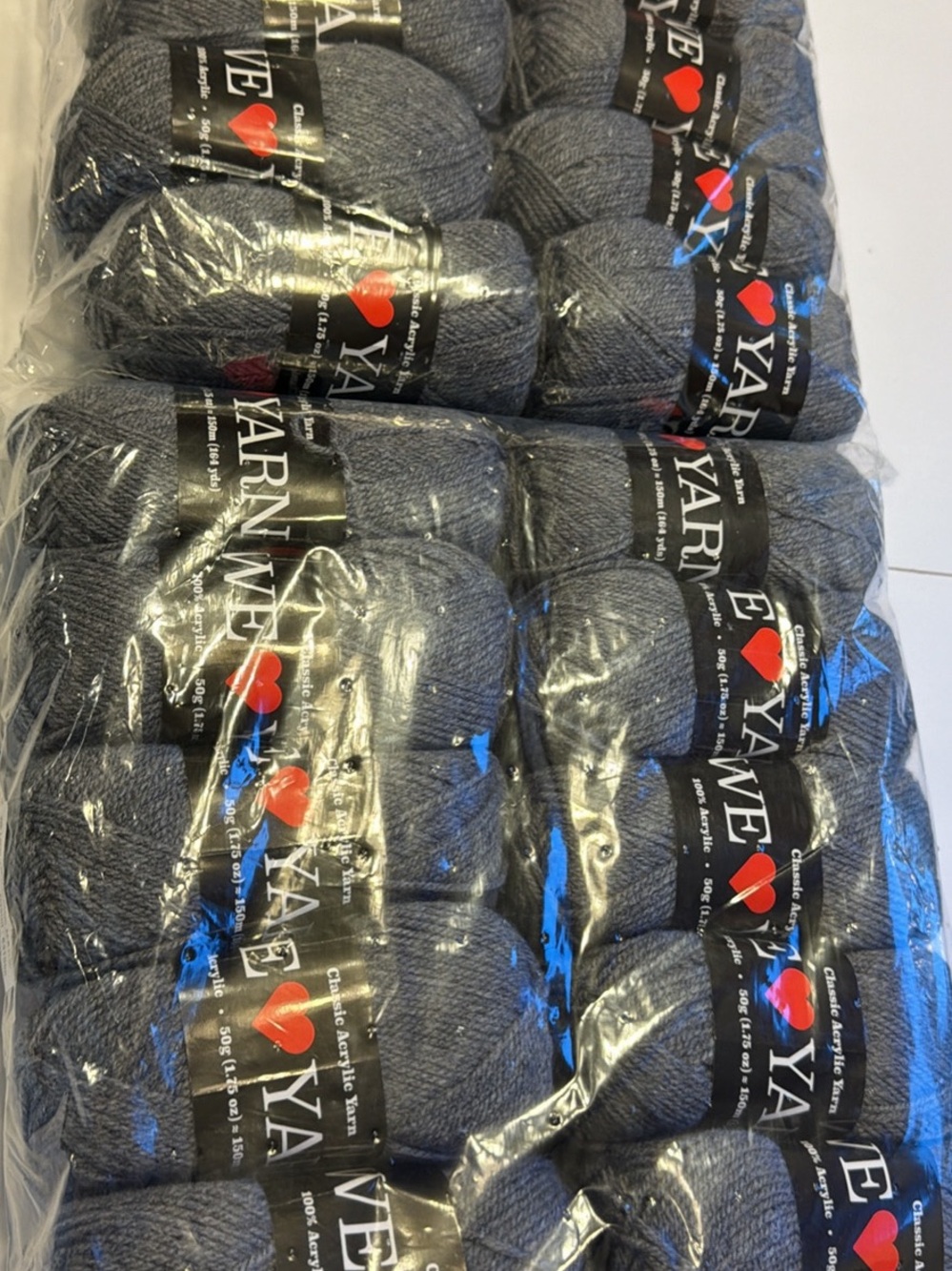 Yarn Lot Charcoal Gray "We love Yarn" - 20 Skeins